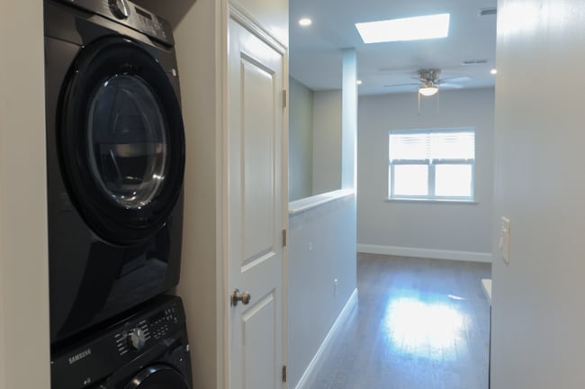 Photo - 719 Carpenter St Unit 3rd Floor