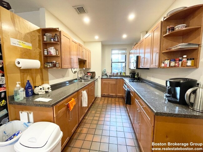 Photo - 96 Gainsborough St Unidad 103W