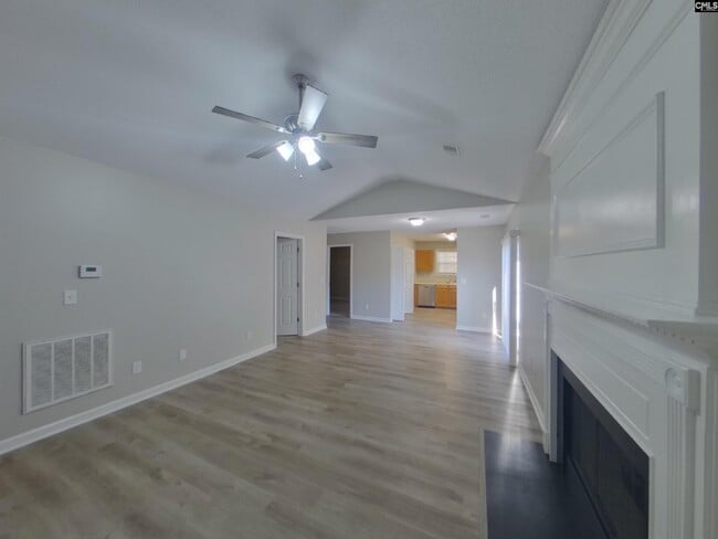 Photo - 562 Chisolm Way