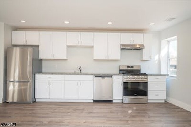 Photo - 726 Bloomfield Ave