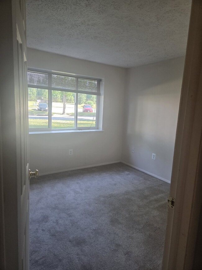 Photo - "Charming 2-Bed Retreat in Frederick - Cozy Living Awaits!" Unit C