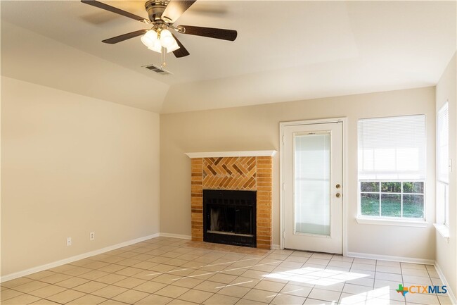 Photo - 2402 Lazy Ridge Dr