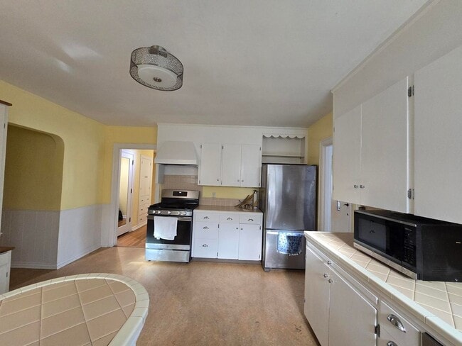 Photo - 4 Bedroom, 2 Bathroom House!