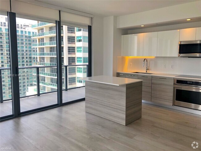 Building Photo - 2 br, 2 bath Condo - 101 NE 34th St Luxury...