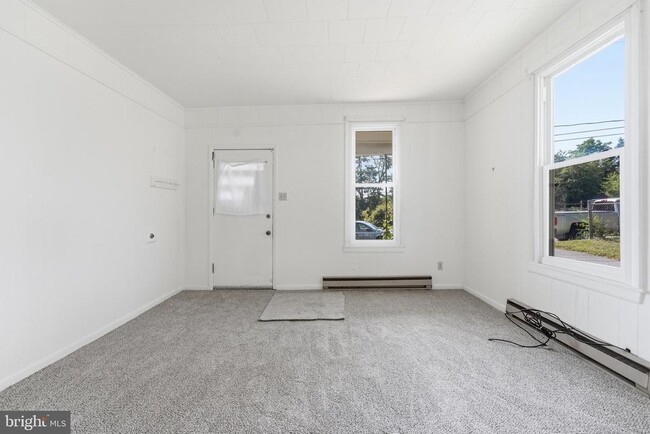 Photo - 815 N Maple Ave