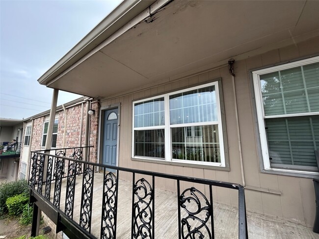 Building Photo - 5550 N Braeswood Blvd