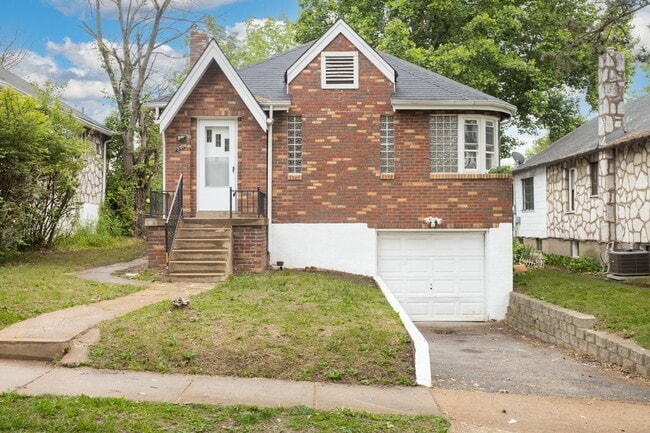 Building Photo - Charming 3 Bedroom 2 Bathroom Home