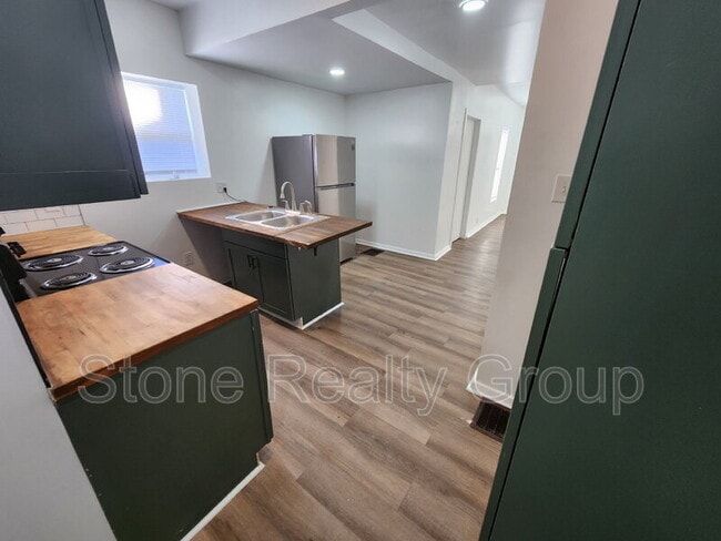 Photo - 28 S 13th 1/2 St