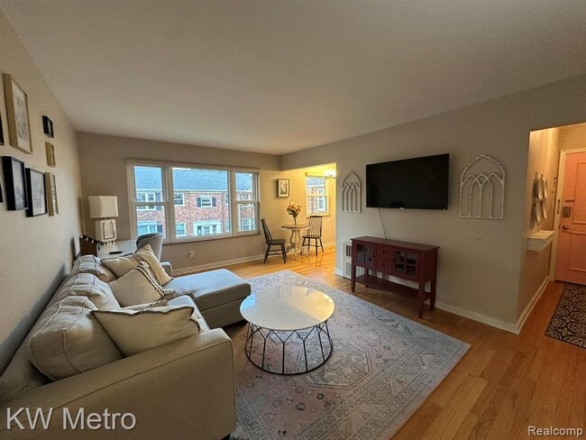 Photo - 17560 Mack Ave Unit 18