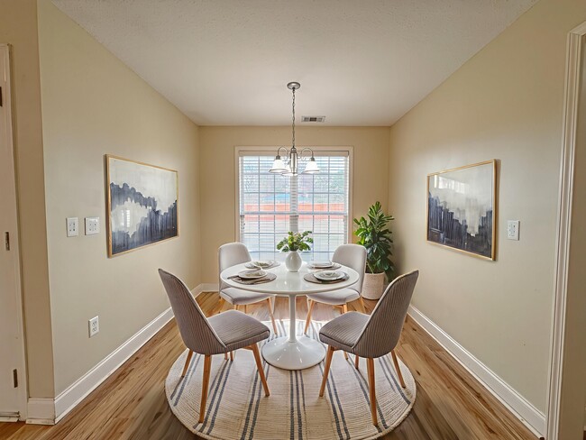 Photo - 1001 Bradford Way