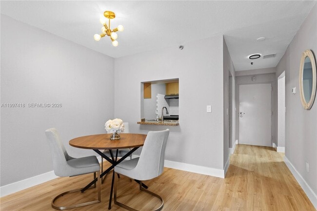 Photo - 677 NE 24th St Unidad 604