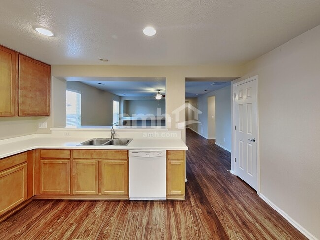Photo - 810 Sunrise Dr