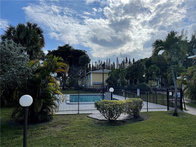 Photo - 550 SE 2nd Ave Unit G5