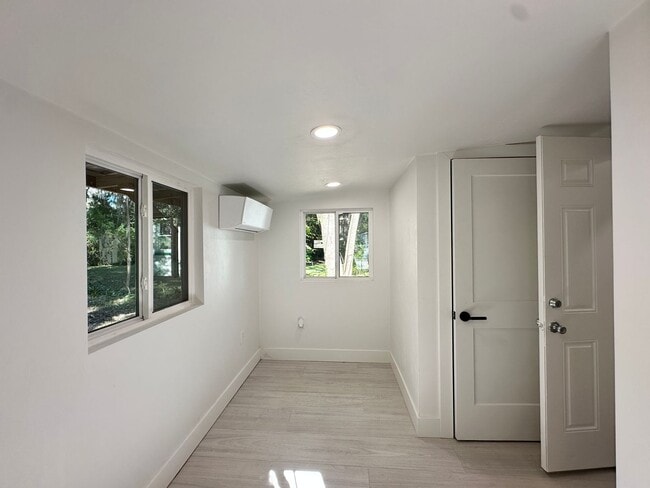 Building Photo - Cozy 1-Bedroom Cottage | All Utilities Included | Pet-Friendly