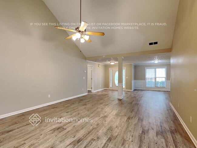 Photo - 975 Chapel Hill Dr SE