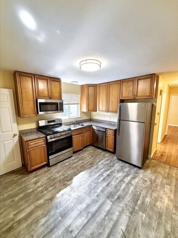 Photo - 8816 Blewett Ave