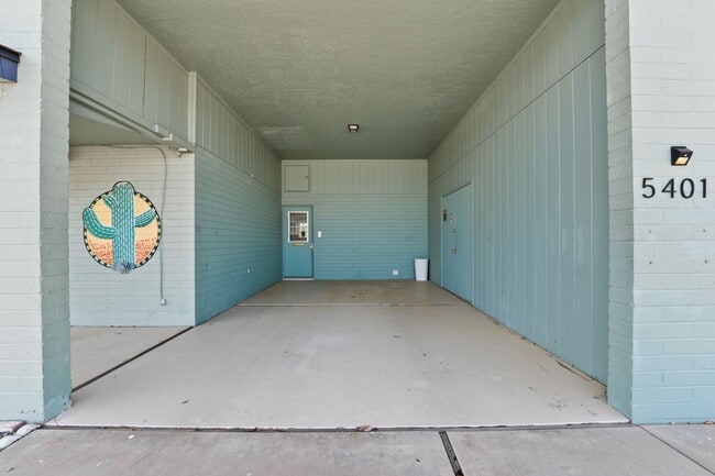 5401 E Decatur St
