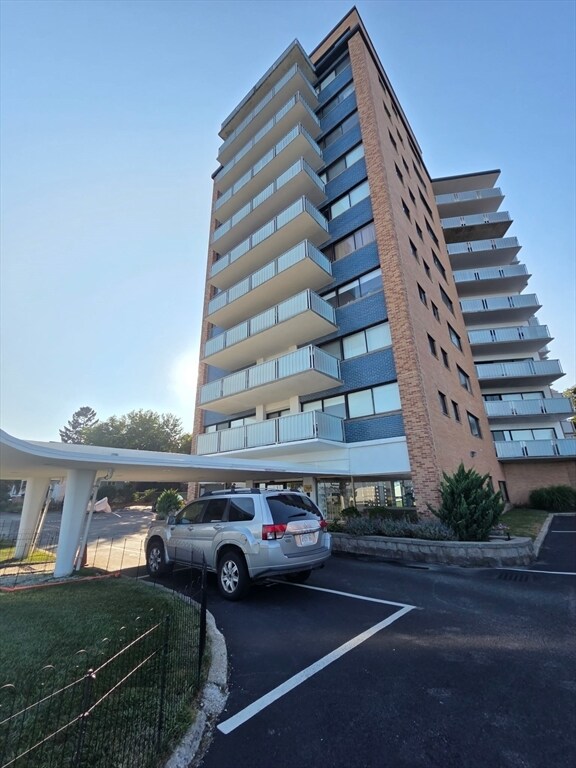 Building Photo - 300 Lynn Shore Dr Unit 101