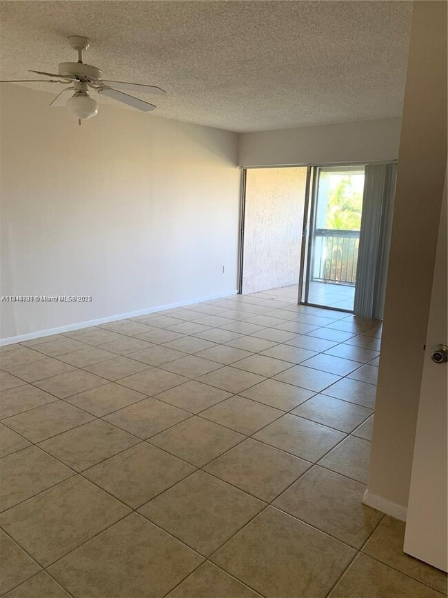 Building Photo - 711 N Pine Island Rd Unit 410 Rental