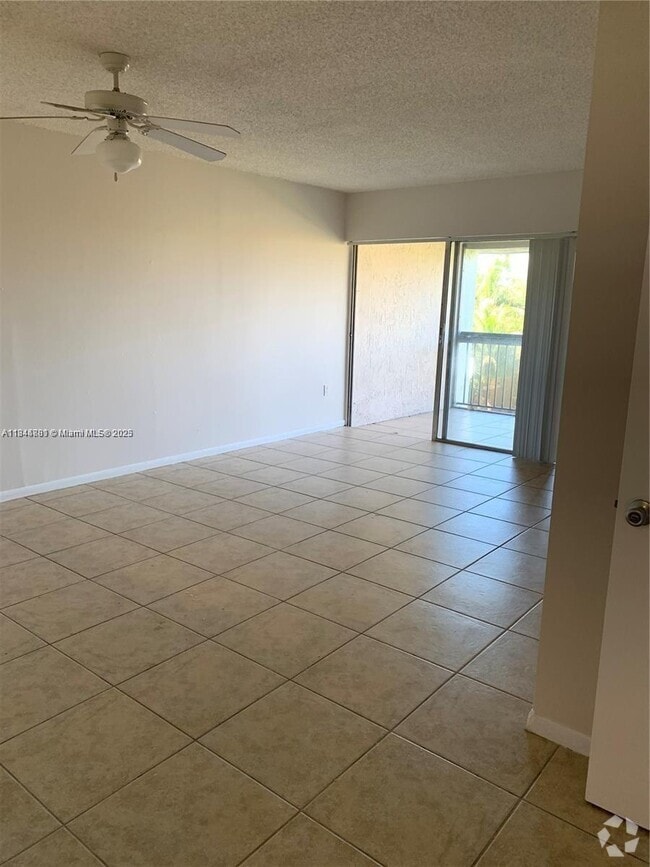 Building Photo - 711 N Pine Island Rd Unit 410 Rental