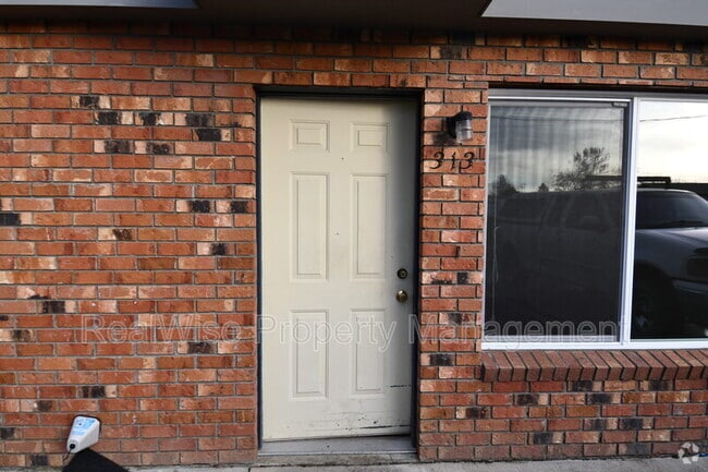 Building Photo - 313 NW Tumlin Ave Rental