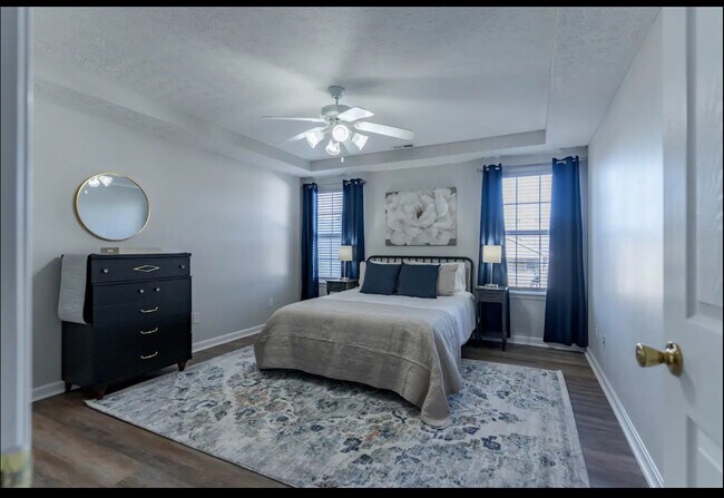 Photo - 214 Applewood Ln