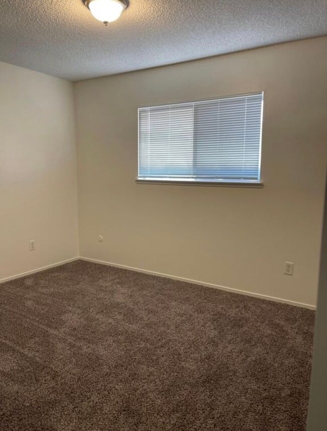 Photo - FOR RENT – SPACIOUS 3 BED / 2 BATH | CENTRAL LOCATION