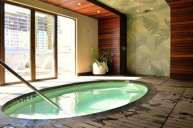 Photo - Luxury condo w/view, walking distance to Bellevue Sqaure
