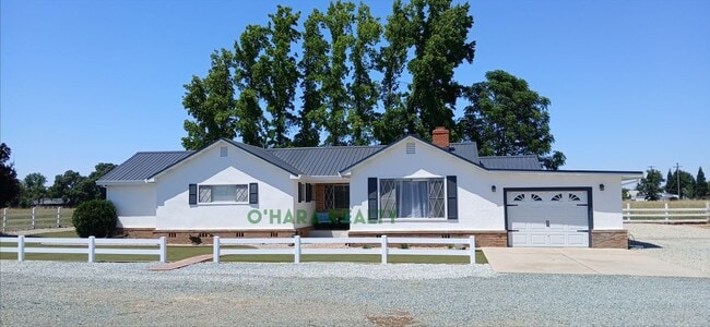 Building Photo - 10133 Davis Rd