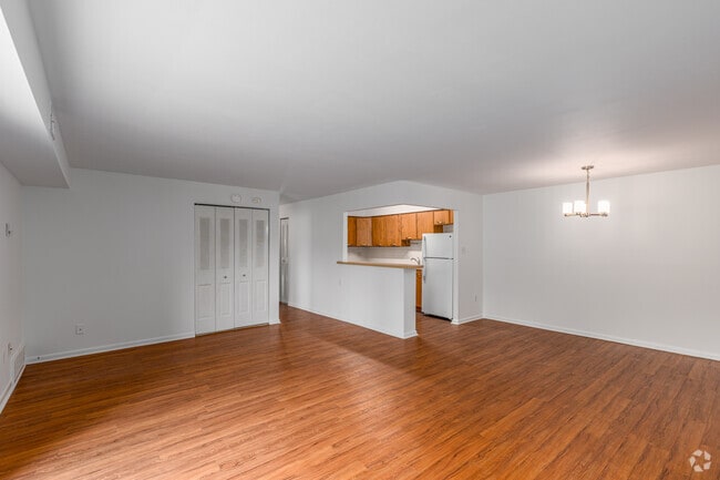 2BR, 2BA - 1,128SF - Living Room - Bridgewater Apartments