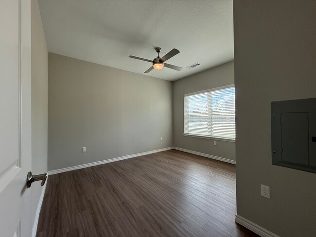 Photo - 3144 Gorge Way