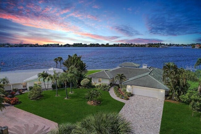Photo - Amazing waterfront home, Sunsets included!