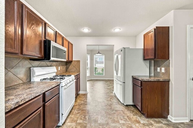 7402 Fox Cove Trail