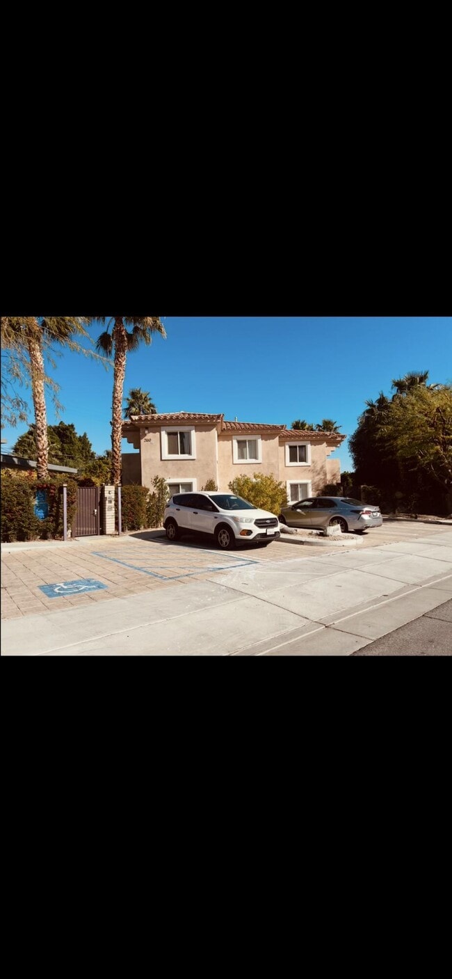 Building Photo - 2160 N Junipero Ave Unit 3