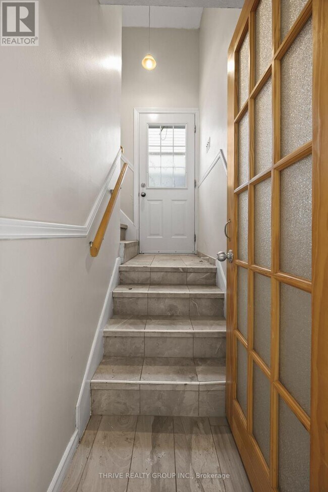 Photo - 329 Thompson Rd