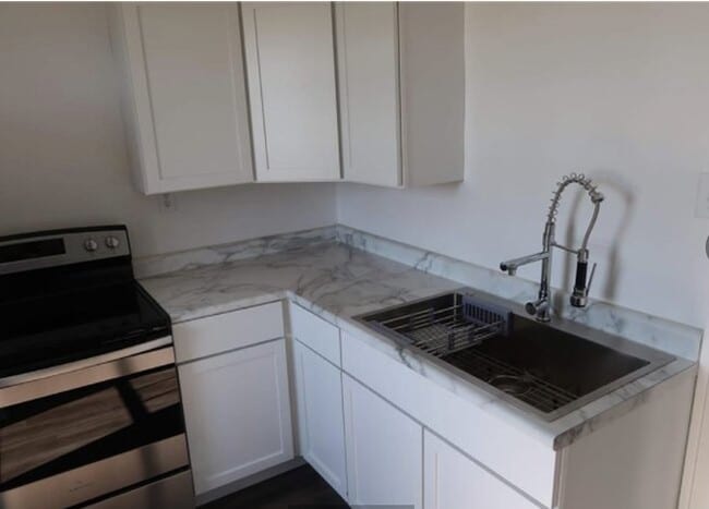 Photo - 2010-2012 Maplegrove Ave Unit 2010