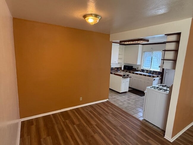 Building Photo - 2-Bedroom Single Family Home Near Richmond...
