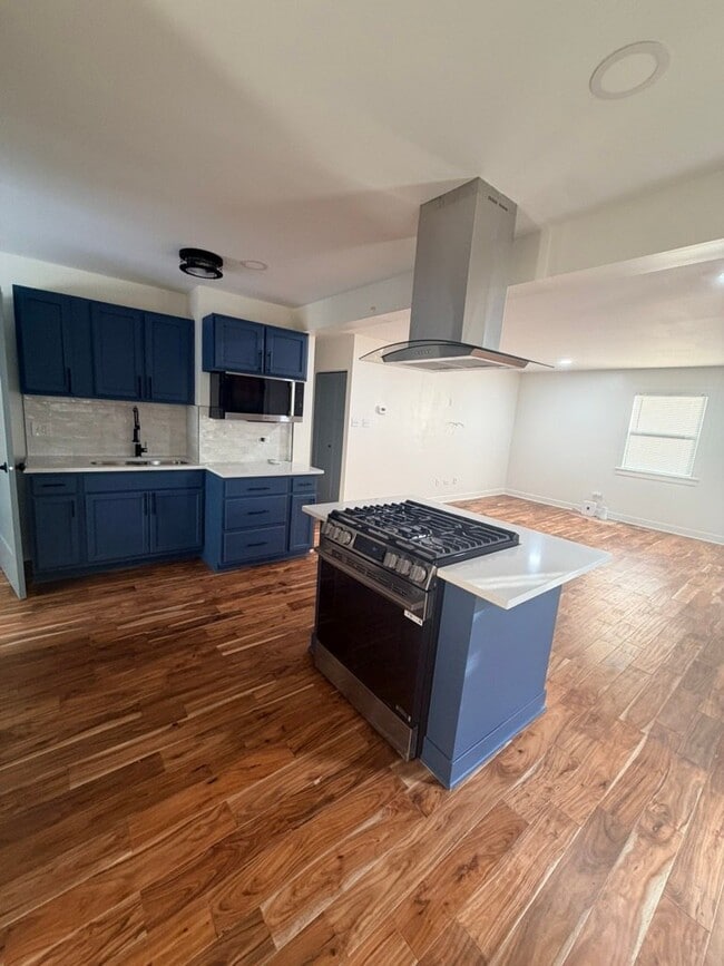 Photo - 592 Brookline St