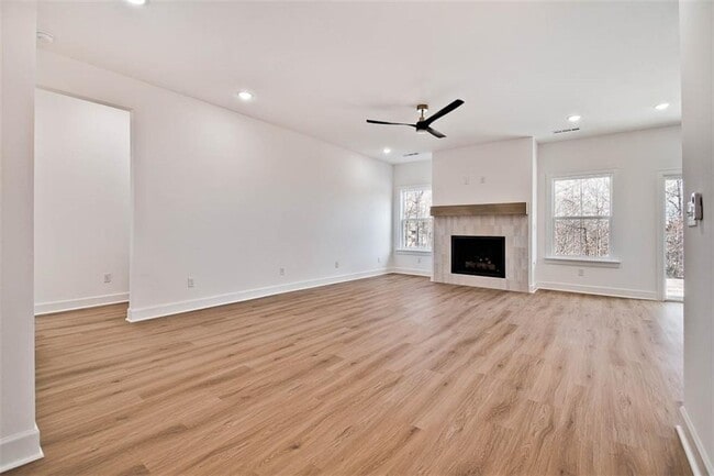 Photo - 247 Kinross Dr