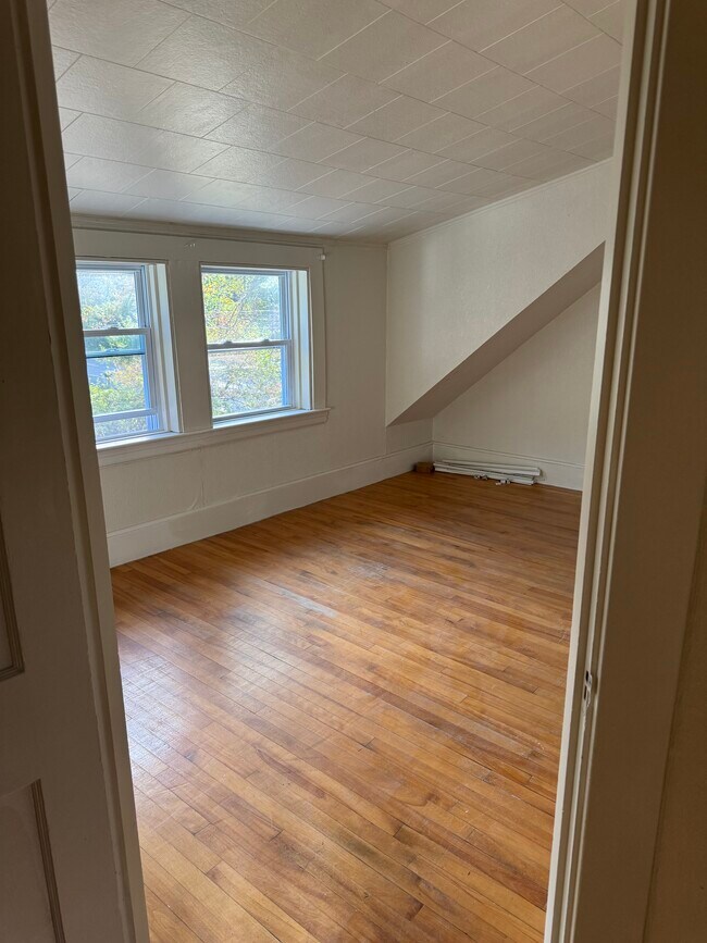 Photo - 619 Riverside Dr