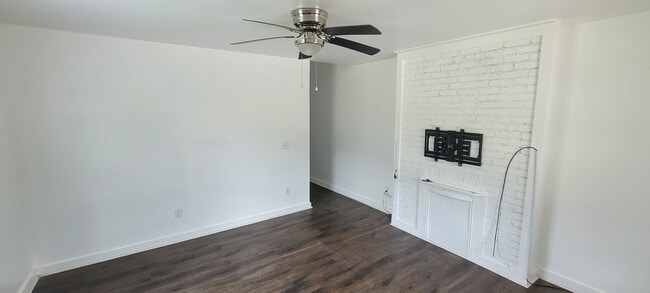 Livingroom - 722 Dabney St Unit 722