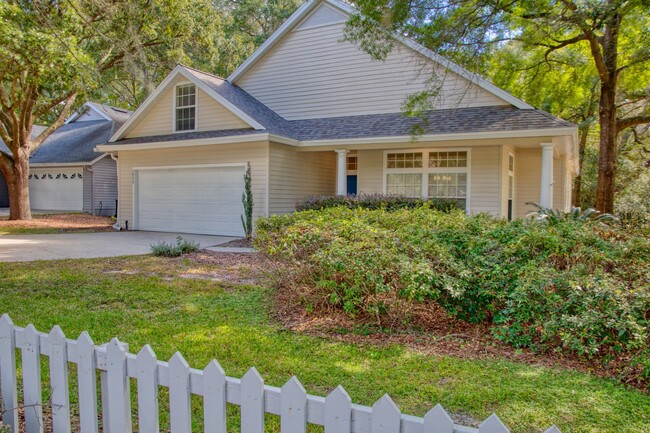 Walk to the park in Haile Plantation - Walk to the park in Haile Plantation House