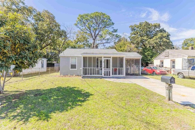Photo - 105 N Harris St House