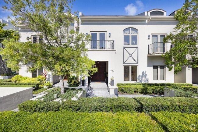 Building Photo - 7430 SW 56th Ct Rental