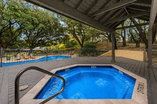 Photo - 3883 Turtle Creek Blvd Unidad 1712