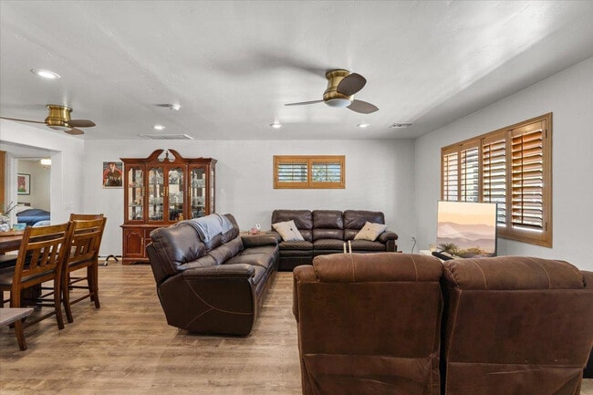 Photo - 535 W 19th St