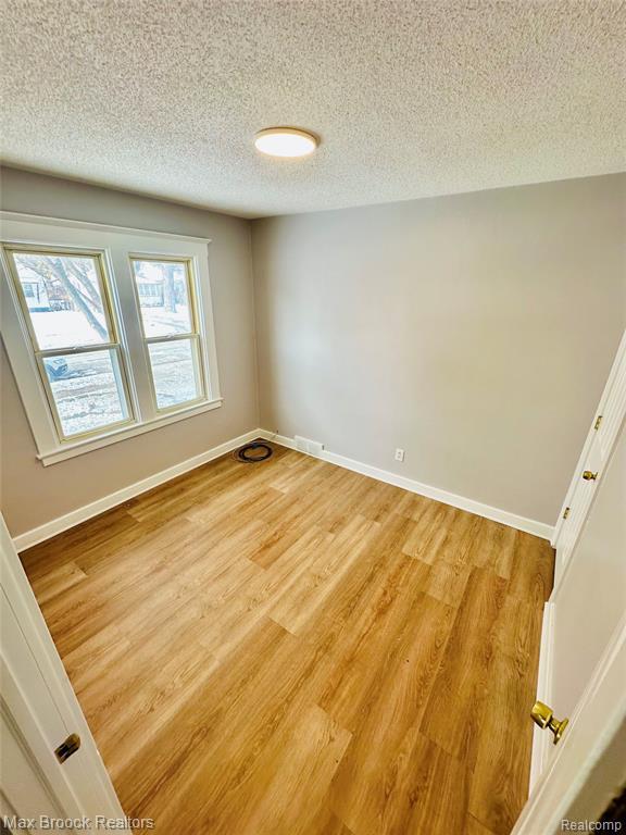 Photo - 23084 Berdeno Ave