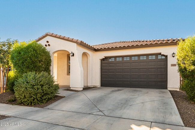 Building Photo - 1229 E Maldonado Dr