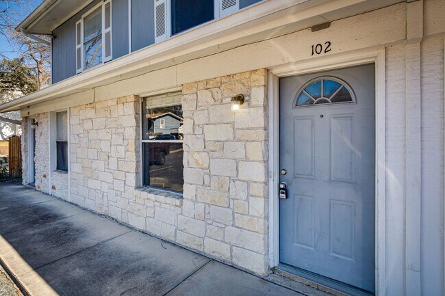 Building Photo - Broker Spoke - South Lamar - Affordable 2/... Rental