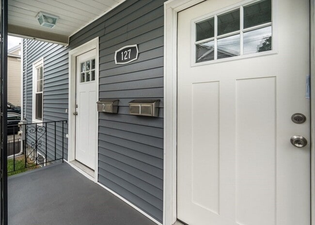 Photo - 127 Pond St